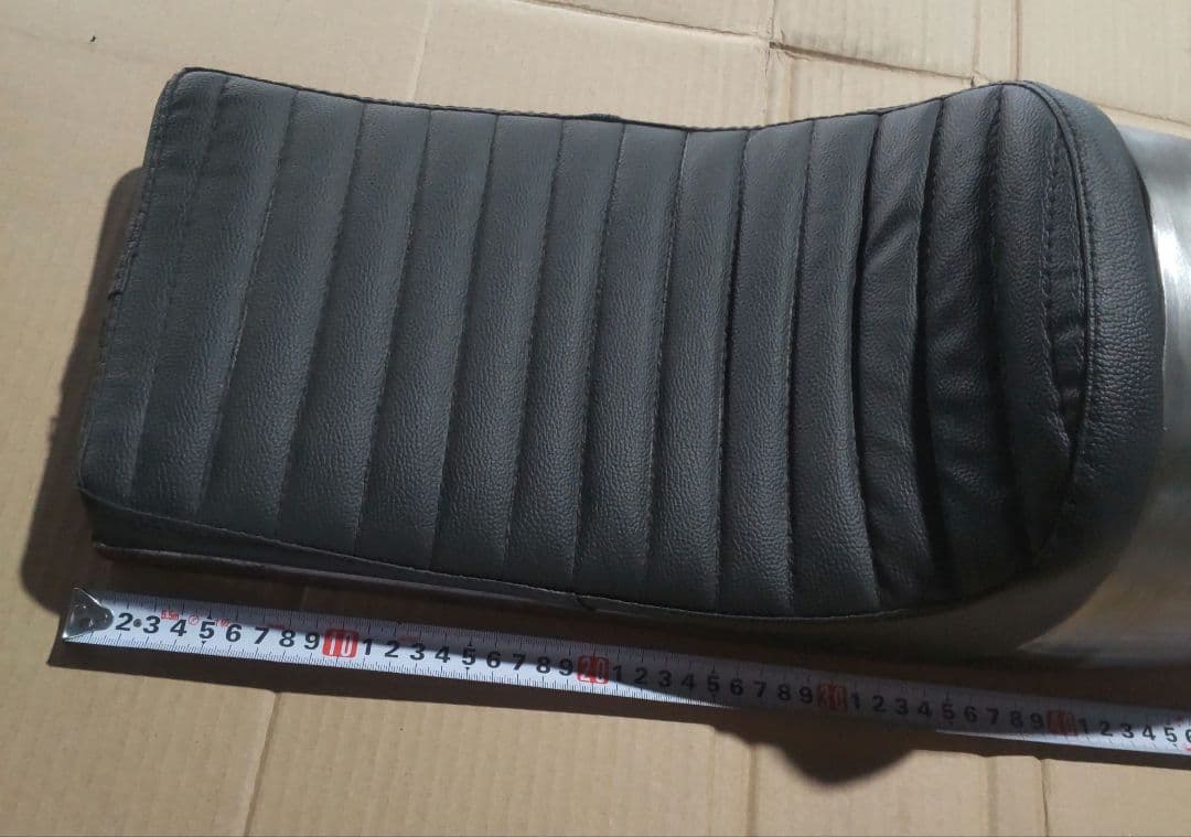 カフェレーサーカスタム シート付きリアフェンダー