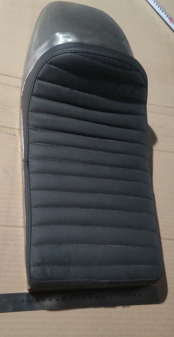 カフェレーサーカスタム シート付きリアフェンダー