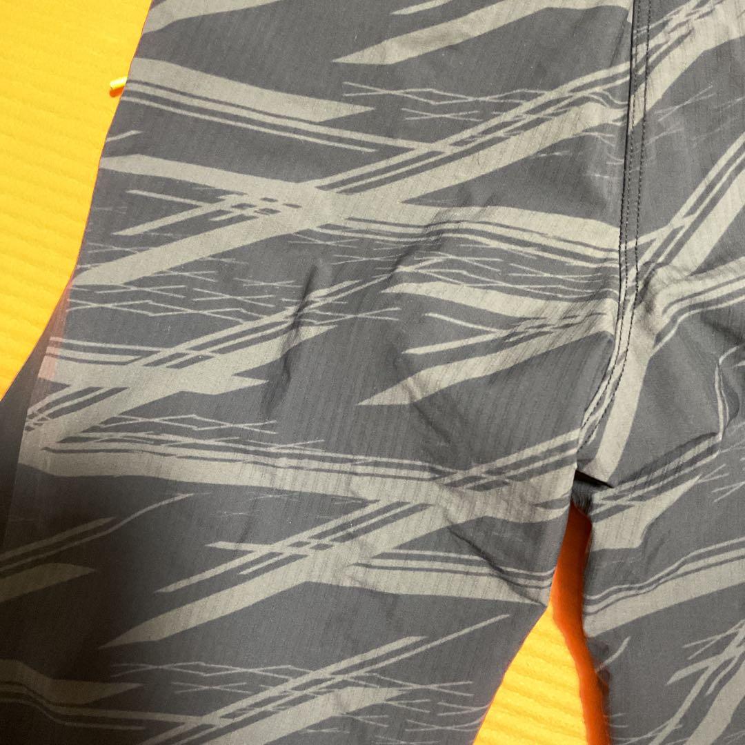 Mizuno 競泳水着 黒/グレー ストライプ