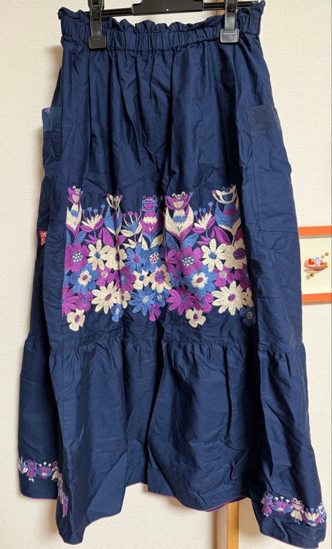 リボンちゃん専用アルベロベロ刺繍入りネイビーのロングスカート