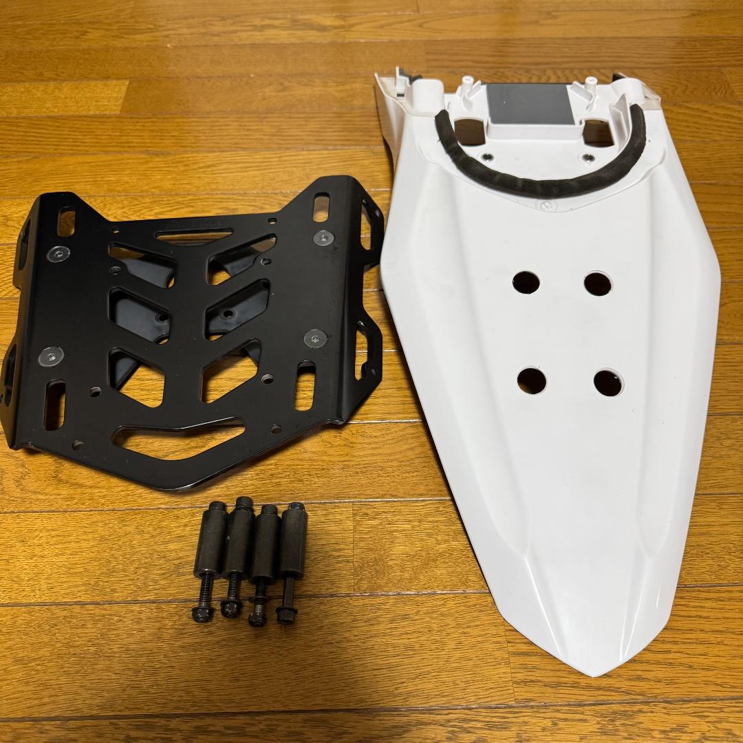 WR250 DAYTONA製リアキャリア＆リアフェンダー穴あけ加工済セット