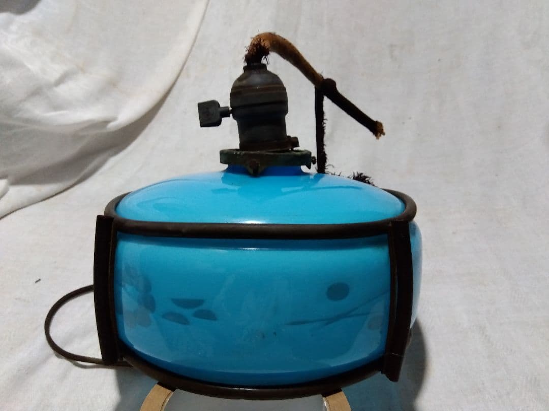 ♪古い青色ガラスの電気の笠