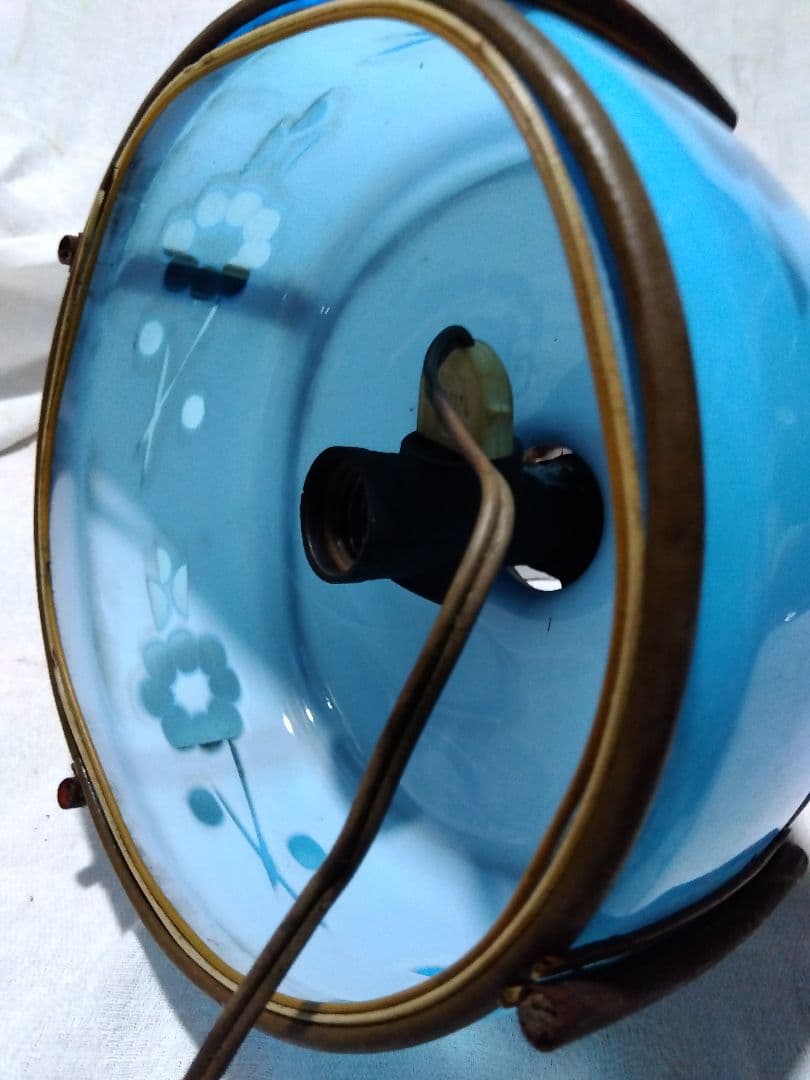 ♪古い青色ガラスの電気の笠