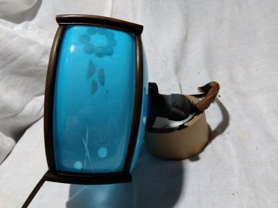 ♪古い青色ガラスの電気の笠