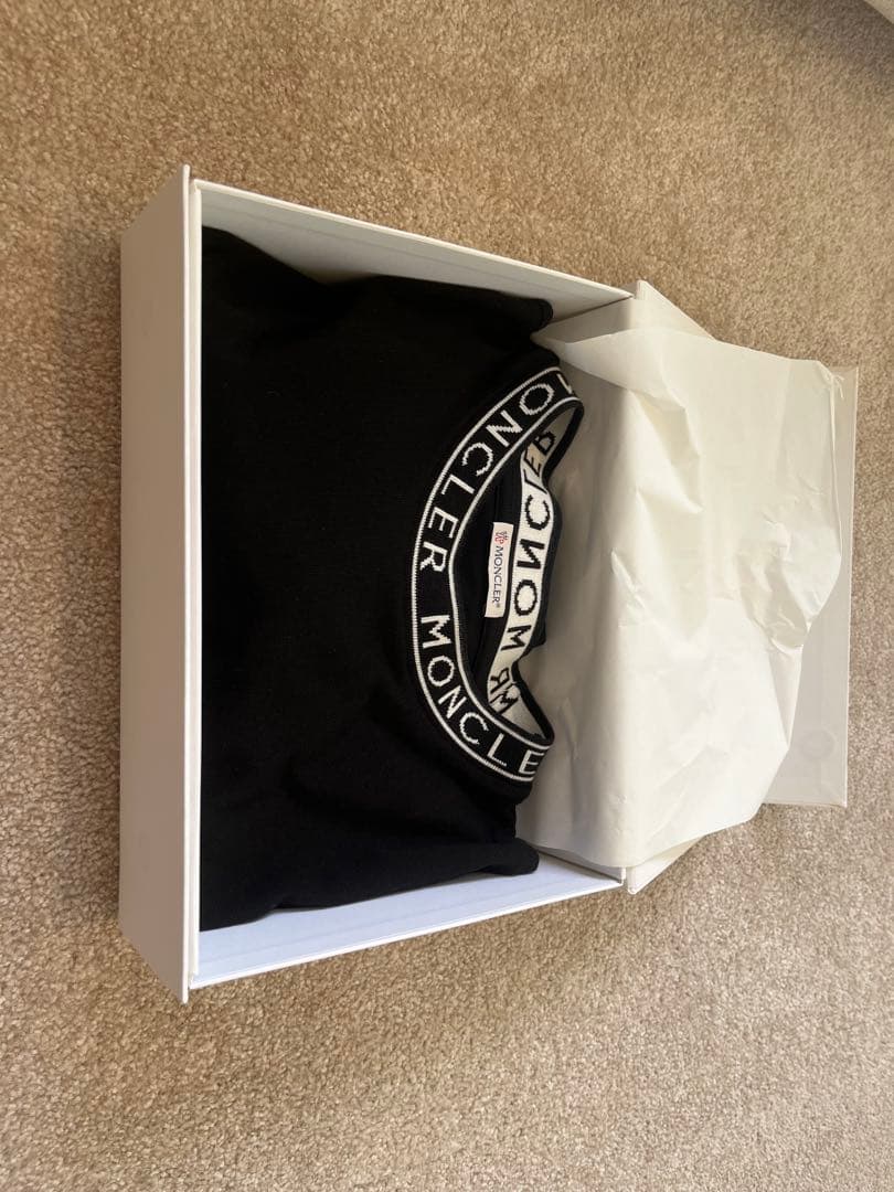 着用4回　モンクレール レタリングロゴ ネック 首ロゴ ワッペン Tシャツ