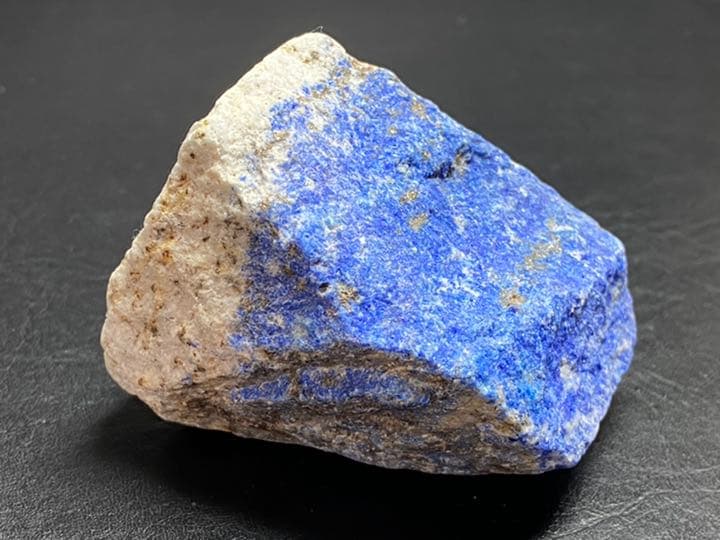 ラピスラズリ　原石　147g
