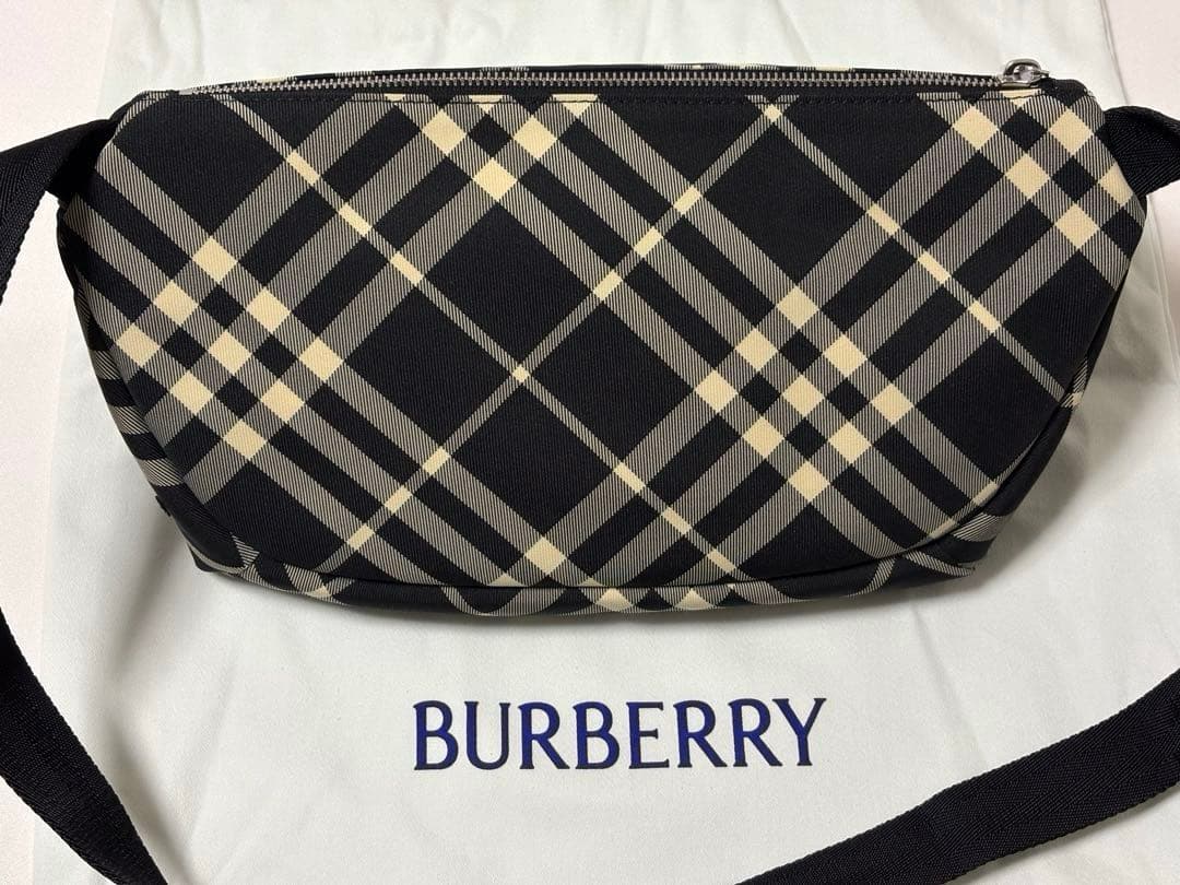 新品《 BURBERRY バーバリー 》チェック ベルトバッグ / ブラック