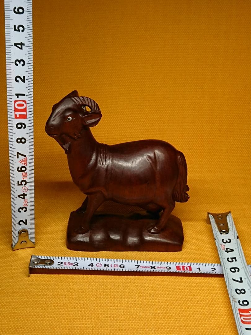 木彫り　羊　ヤギ　彫刻　オブジェ　置物　インテリア　工芸品　美術品　A2511