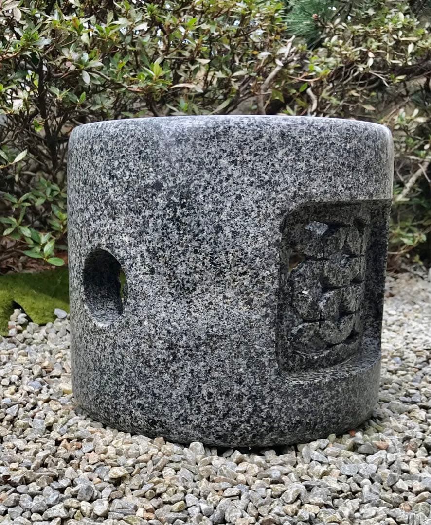 【御影磨き石・丸型火袋】オブジェ・庭石・置物・ガーデニング