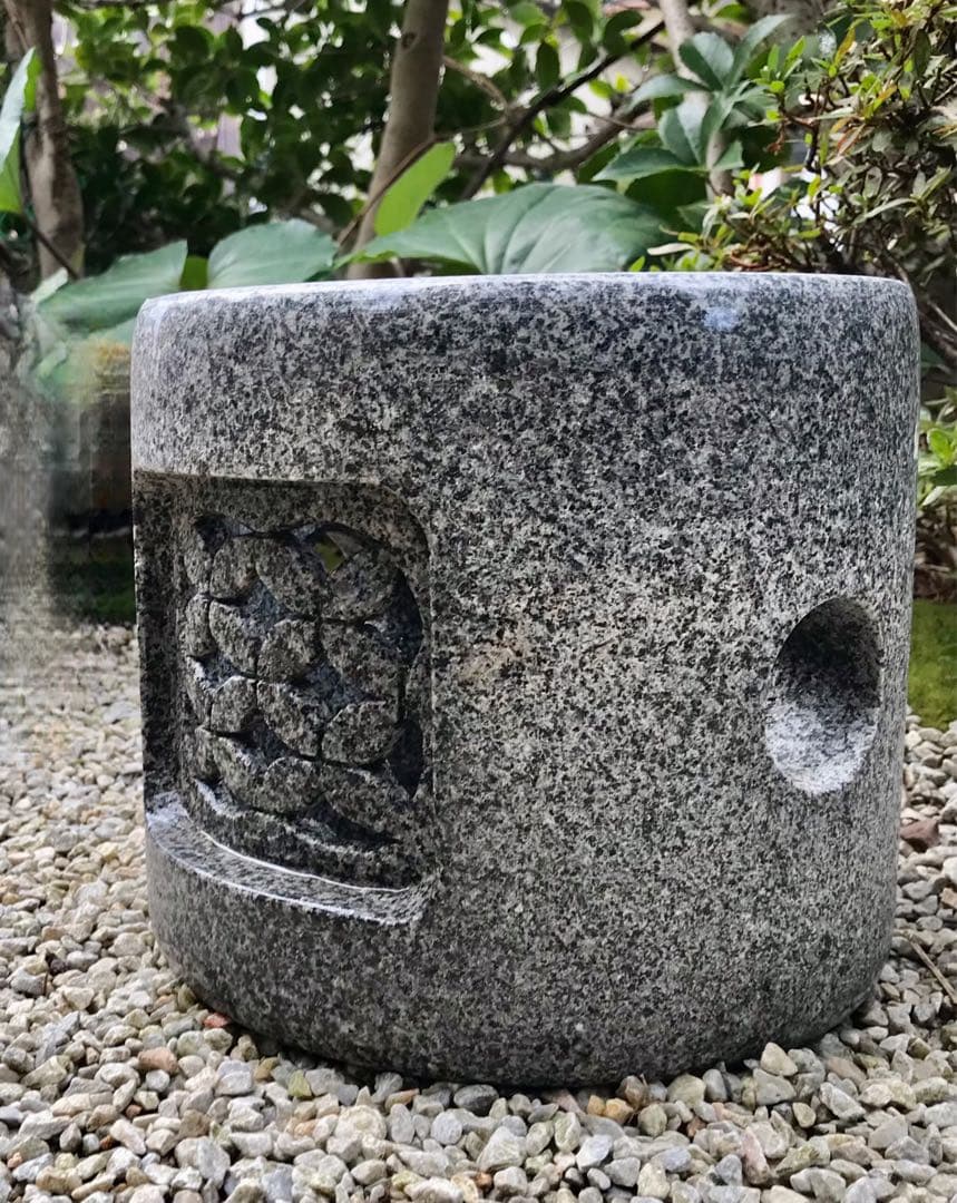 【御影磨き石・丸型火袋】オブジェ・庭石・置物・ガーデニング