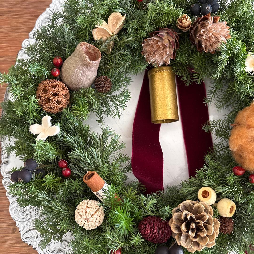 【お値引き中】コニファーのクリスマスリース　 ベル付き　ドライフラワー