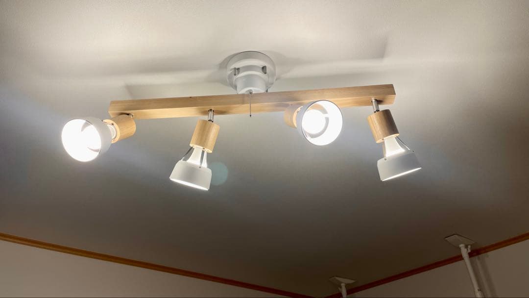 シーリングライト　ホワイト×ナチュラルウッドカラー　【廃盤】電球付き！