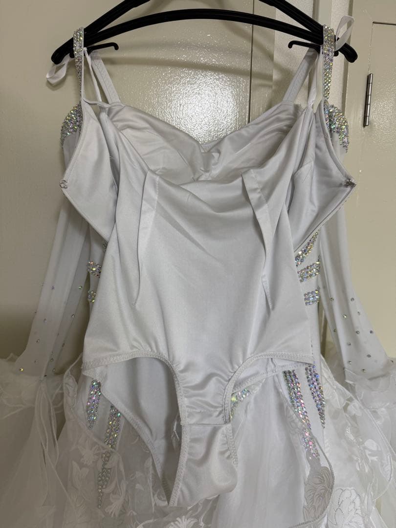 美品　社交ダンスドレス　スタンダードドレス　ホワイトドレス　ふわふわドレス