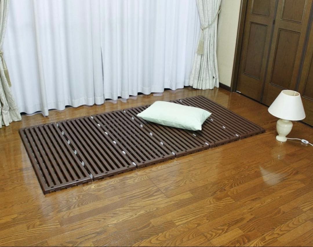 プラスチック製　すのこベッド　2組