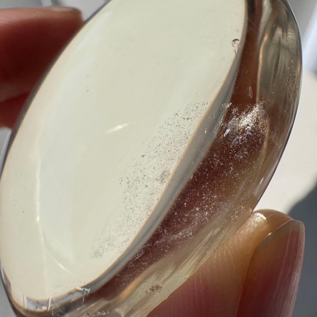 美品薄い茶色　スモーキークォーツ握り石　約78g NO.565