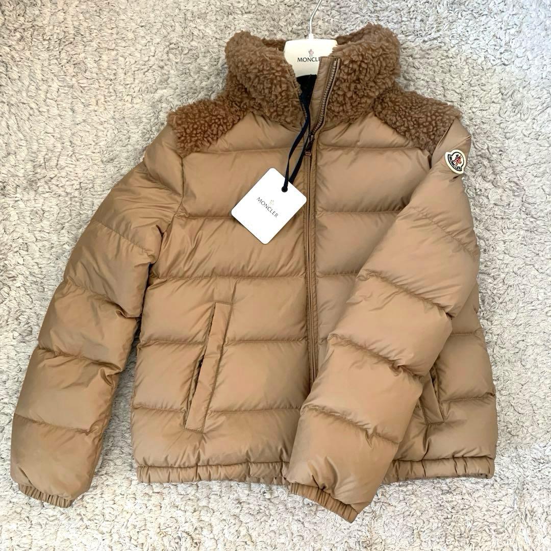 《未使用に近い》モンクレール　レディース　ダウンジャケット