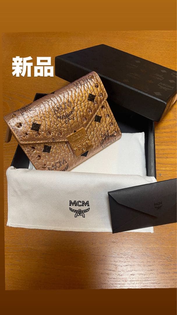MCM 新品 パトリシアスタッズ付き三つ折り財布ヴィセトスウォレット