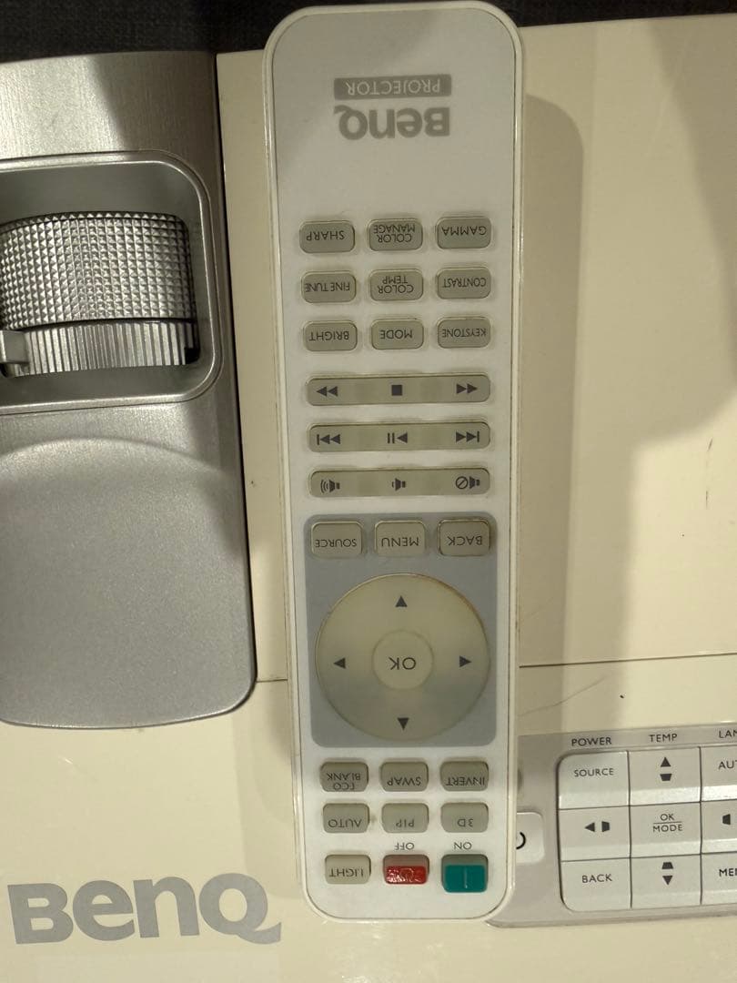 BenQ フルHD 短焦点プロジェクター W1080ST+（リモコン付き）