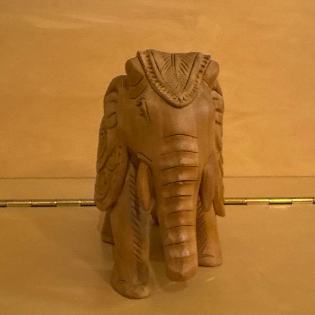 白檀　木彫り　木製象の彫刻 約10cm×12cm白檀 サンダルウッド