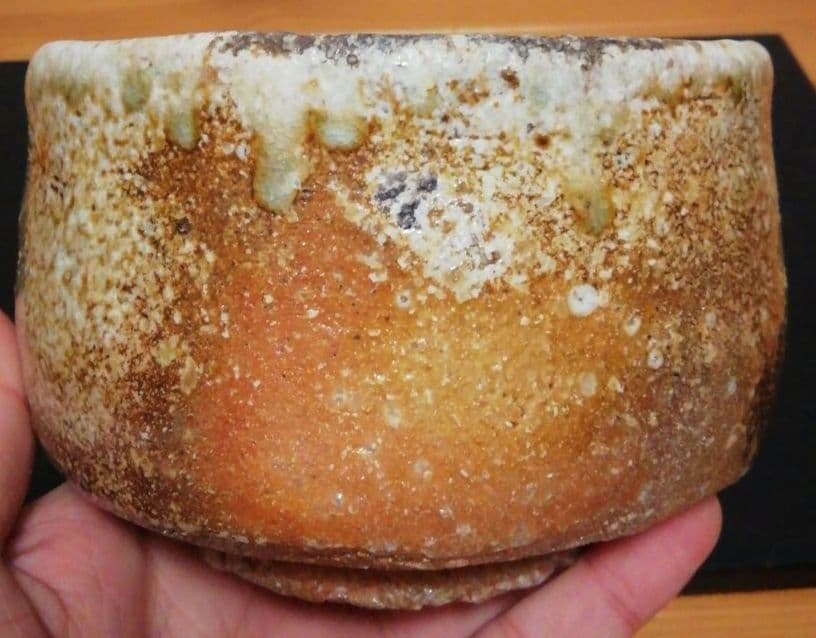 谷清右衛門作　信楽焼　自然釉　茶碗　共箱　共布　略歴付　茶道具