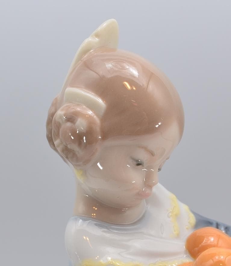 バレンシアの少女　＃4841　★リヤドロ　スペイン　光沢仕上げ　ヴィンテージ