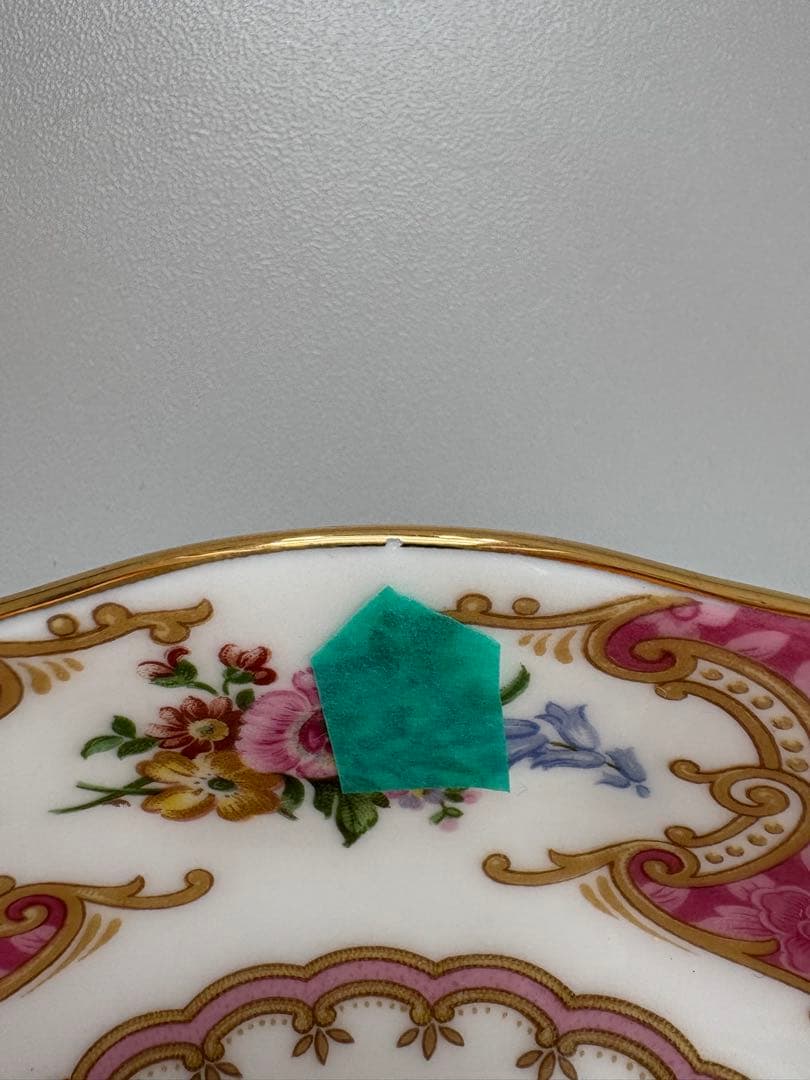 ロイヤルアルバート　レディカーライル　ティーカップ&ソーサーと中皿4セット