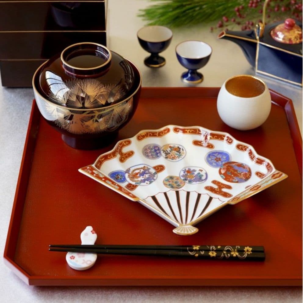 値下げ　赤濃鳳凰 扇皿　【波佐見焼き】　お祝い　お正月　扇形