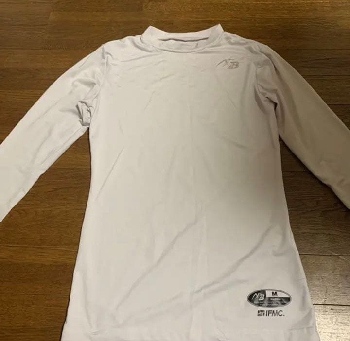 値下げしました！　アクセフ　アンダーシャツ　赤色と白色セット