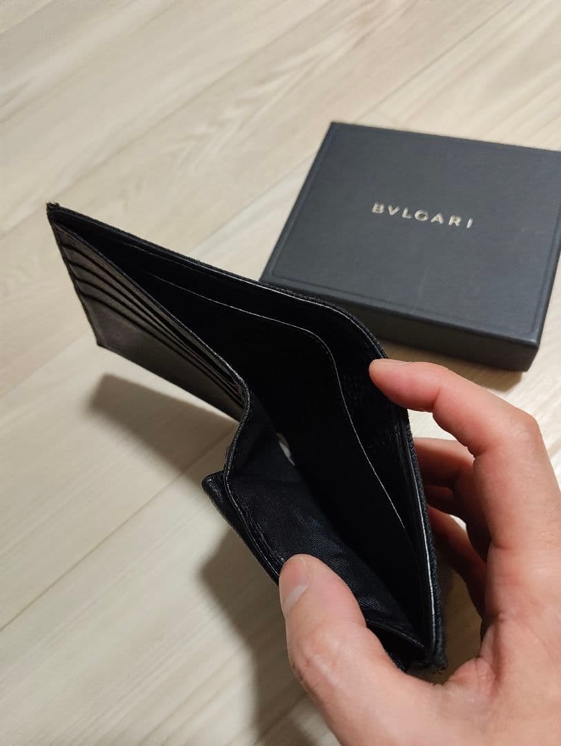 ルナさん専用【ほぼ未使用】BVLGARI ブルガリ ロゴマニア 二つ折り 箱付き