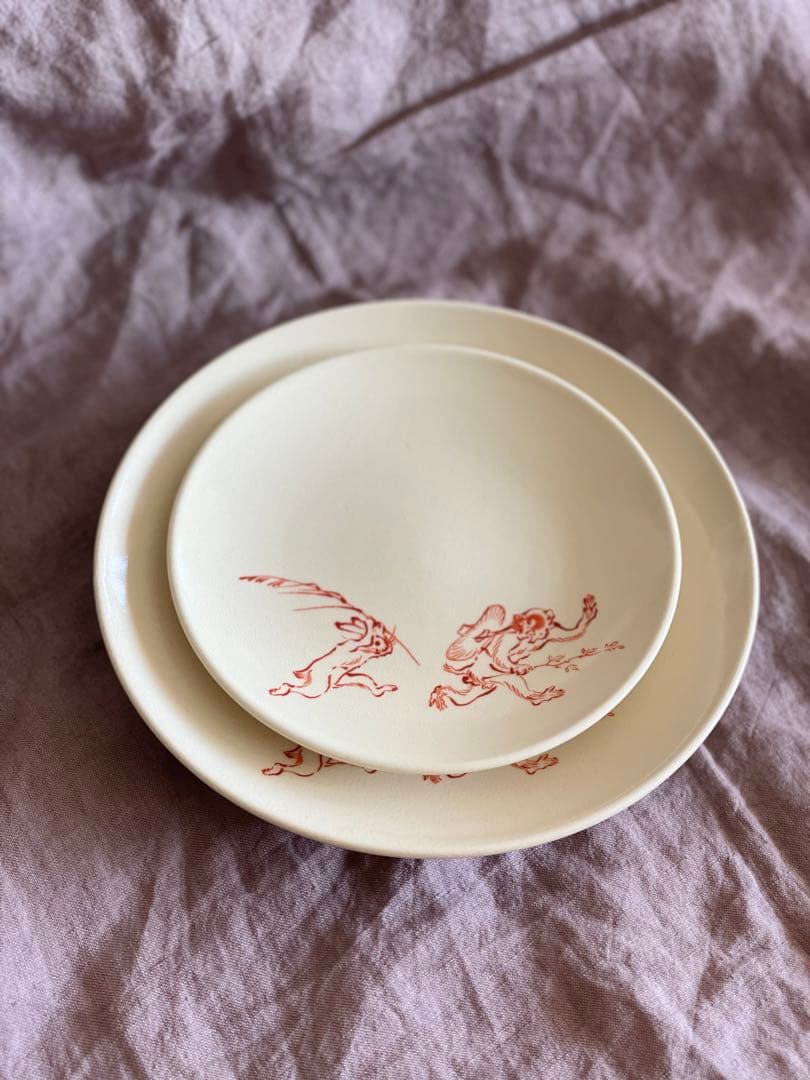 ●新品　クロスアンドクロス別注　鳥獣戯画プレート　2枚　ハグオーワー