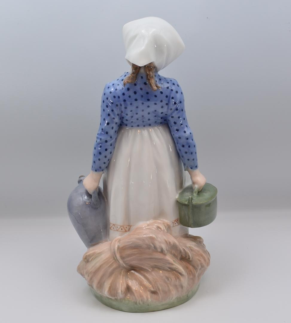 食事を運ぶ女性　＃815　★ロイヤルコペンハーゲン　デンマーク　ヴィンテージ