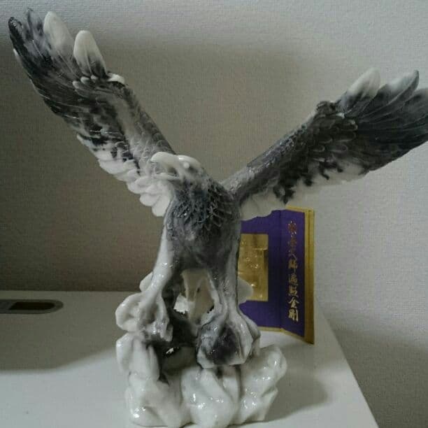 天然大理石オブジェ【鷹】ベトナムダナン マーブルマウンテン産