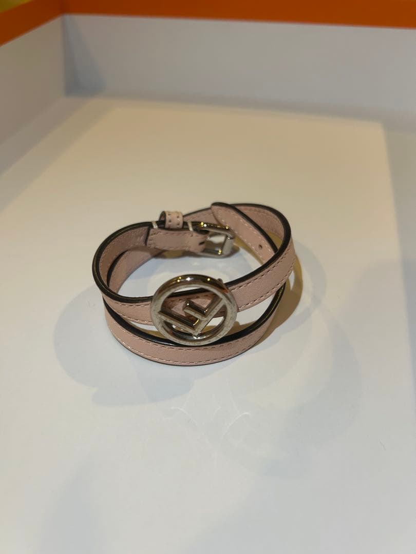FENDI ロゴ レザー ブレスレット