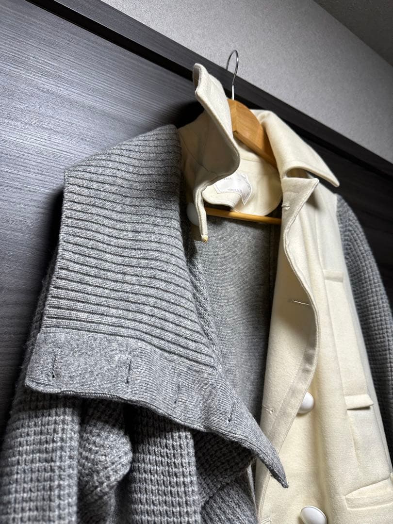 値下げ！【人気】sacai サカイ　リブ編み袖のグレーアイボリーコート　サイズ2