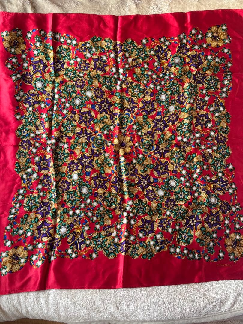 CHANEL シルクスカーフ 花柄 レッド85✖️85cm