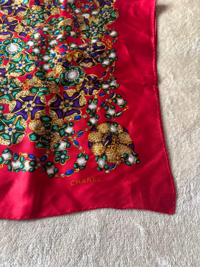CHANEL シルクスカーフ 花柄 レッド85✖️85cm