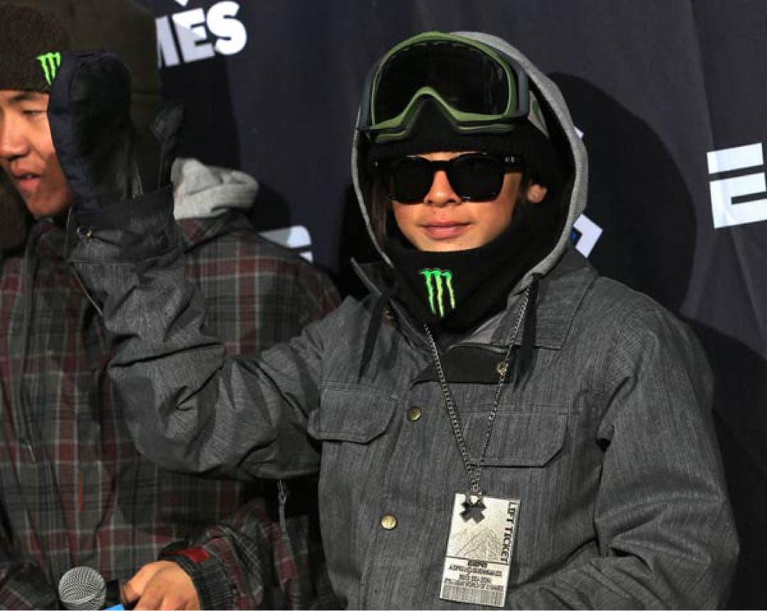 平野歩夢　バートン　ウェア