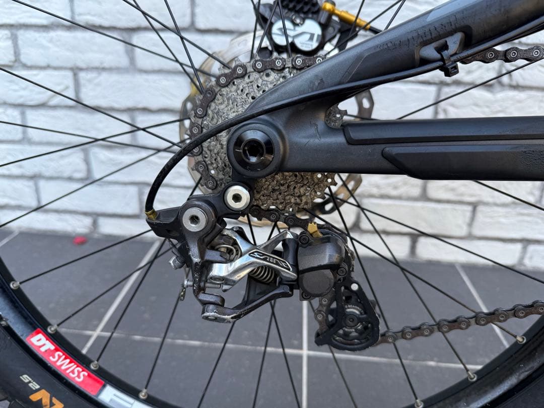 れん SANTA CRUZ V10.5 26 inch Sサイズ