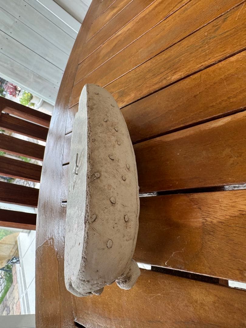 犬の顔ホットドッグ型　ライムストーン　壁掛け　オーナメント