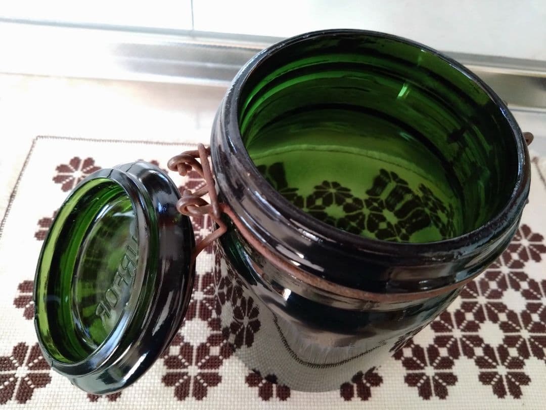 深緑の大きなヴィンテージキャニスター