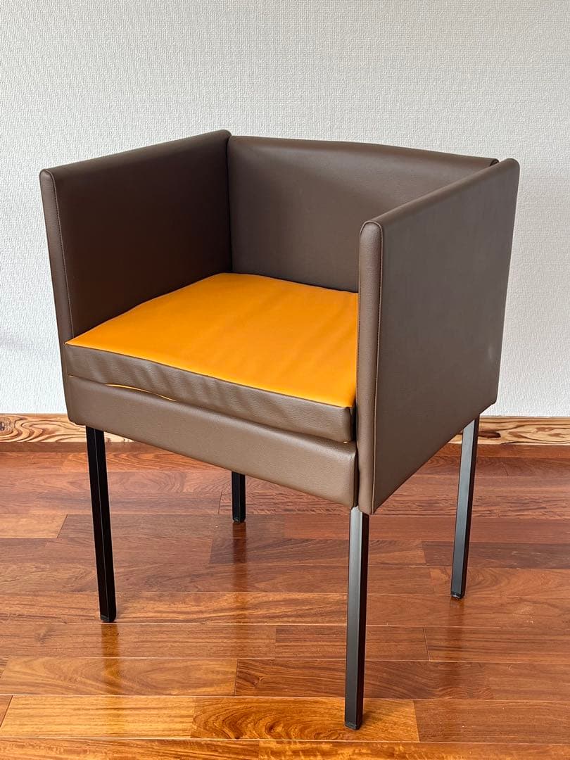 QUON アームチェア ブラウン/オレンジ 定価13万。