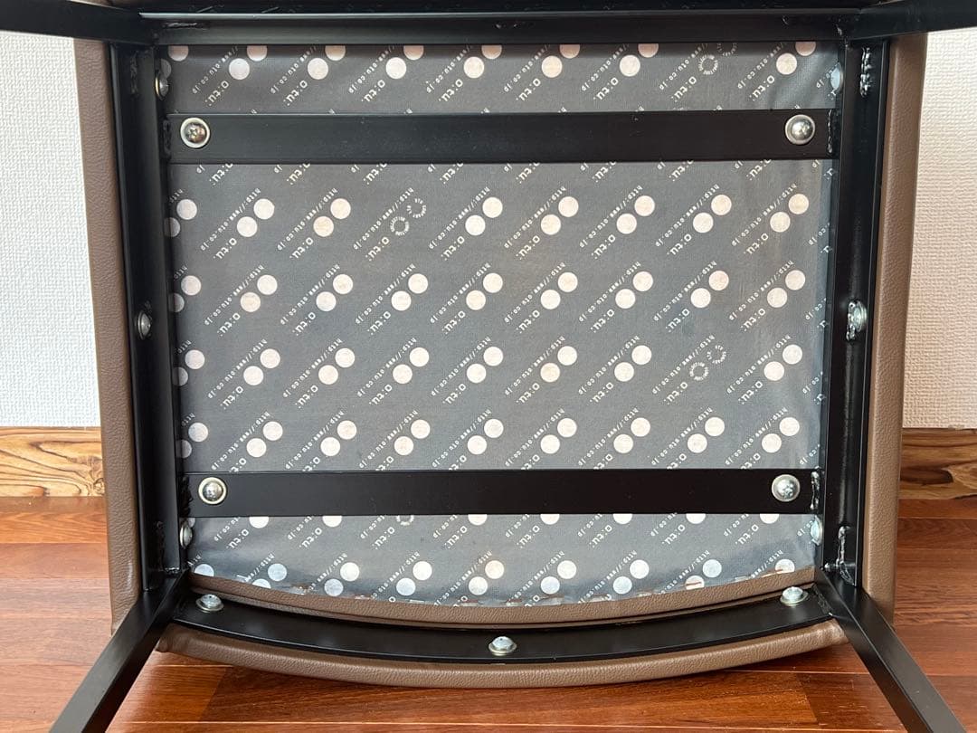 QUON アームチェア ブラウン/オレンジ 定価13万。