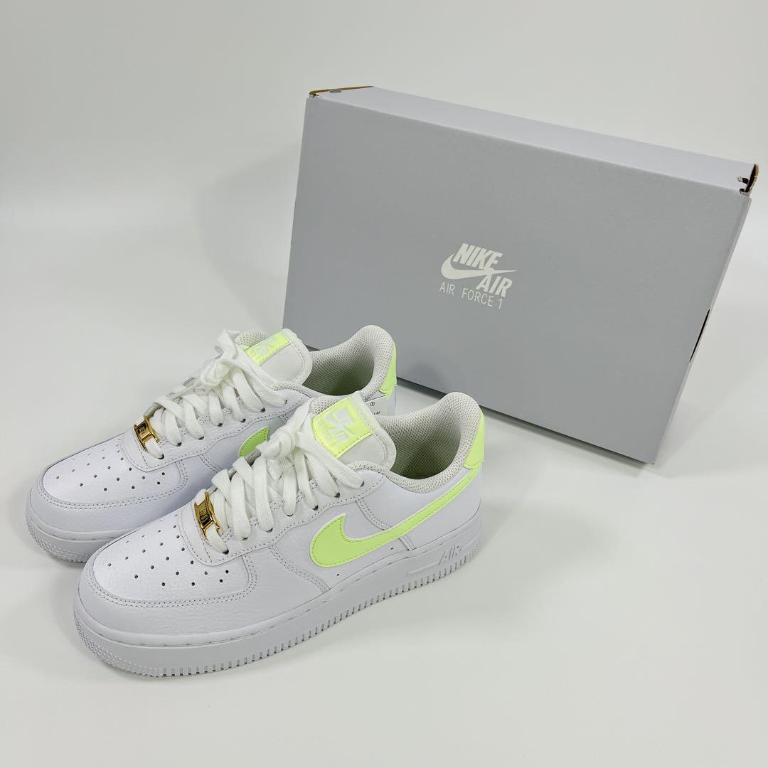 NIKE WMNS AIR FORCE 1'07 24cm デッドストック