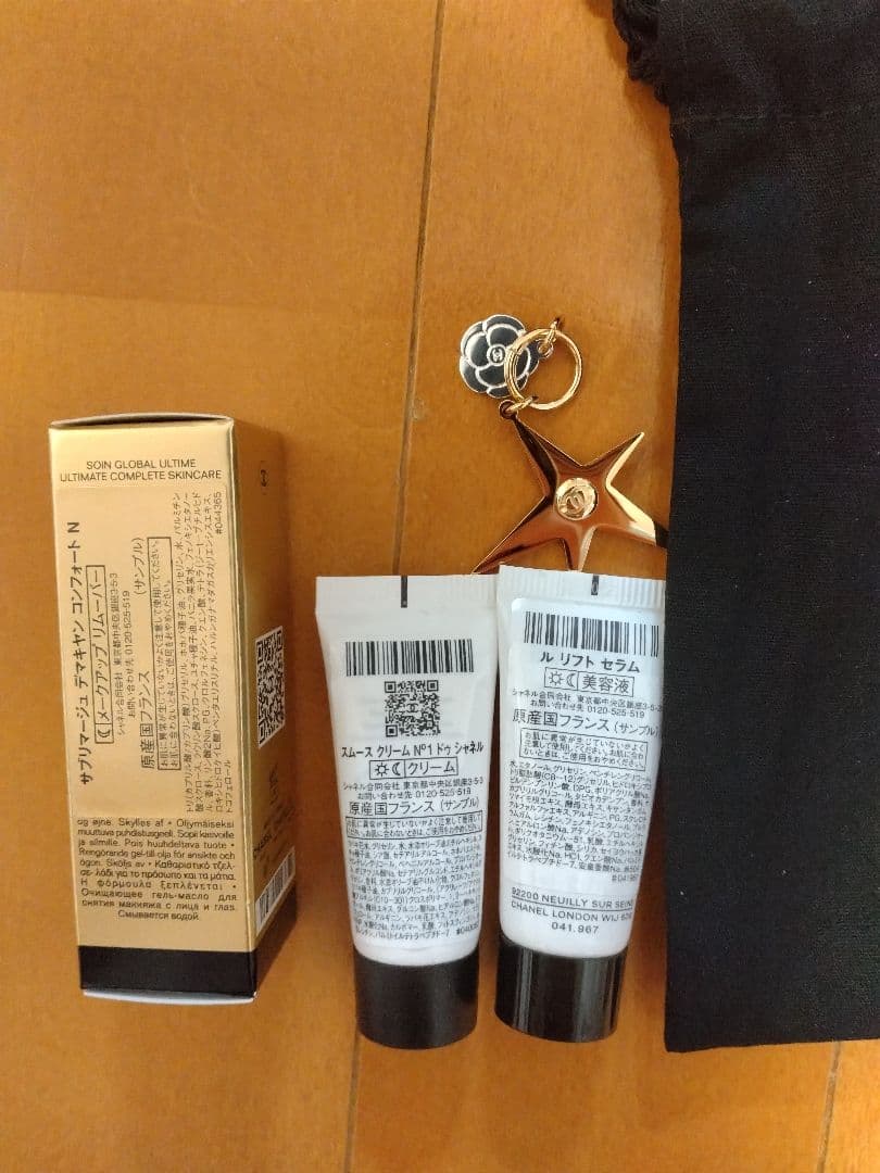 CHANEL ホリデー2025ポーチ　巾着　チャーム付きサンプル　3点セット