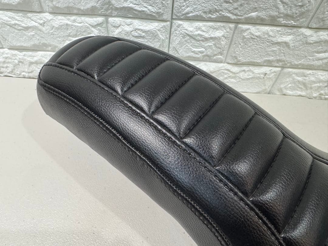 イージーライダース　スポーツスター　ハーレー　XL 883 コブラ　シート