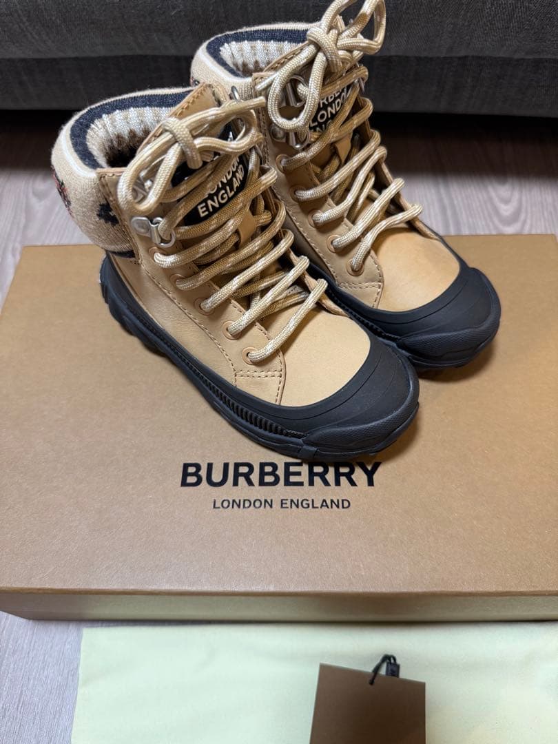 新品未使用 BURBERRY スノーブーツ　EURサイズ27 17cm