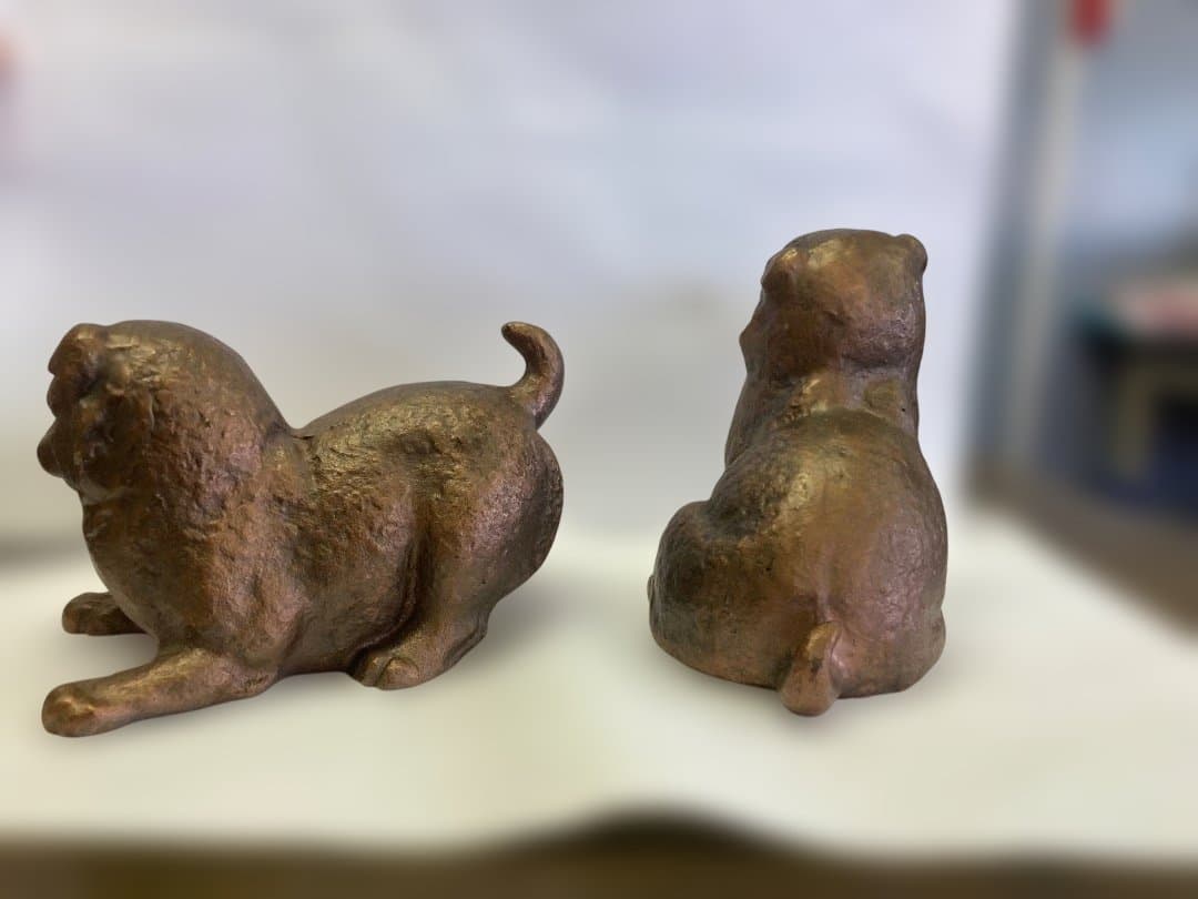 ブロンズ製犬の置物2体セット