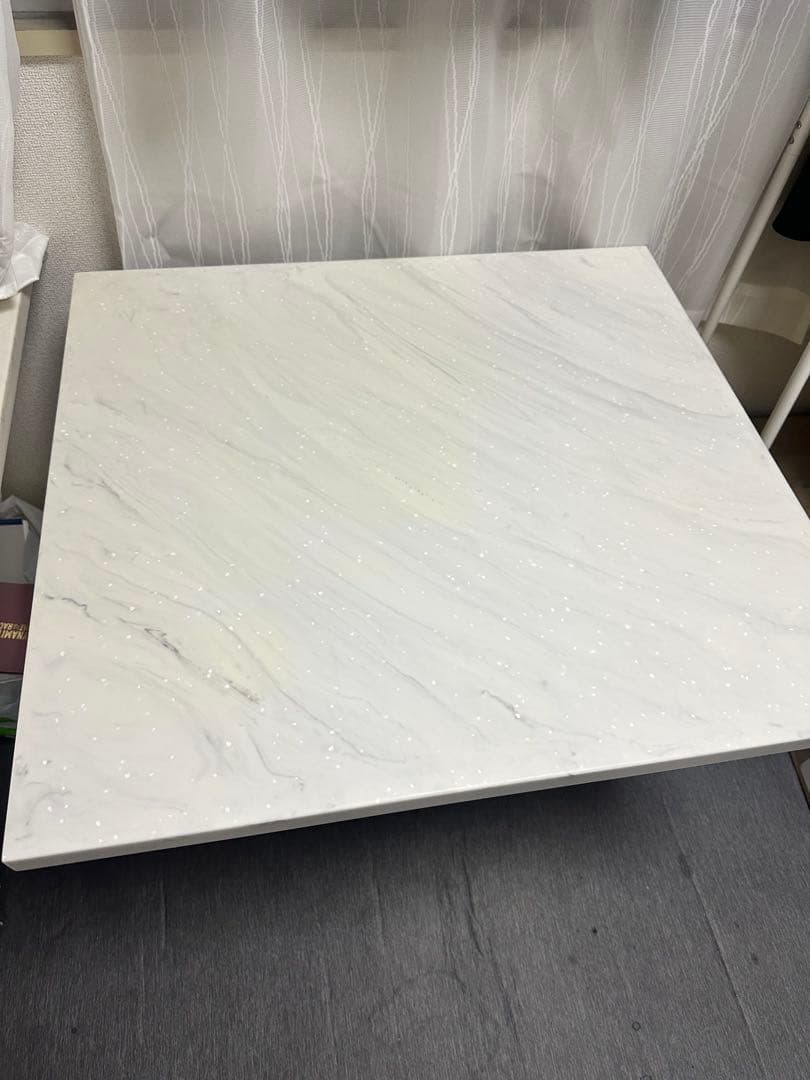 ホワイトマーブル調人工石テーブル2台