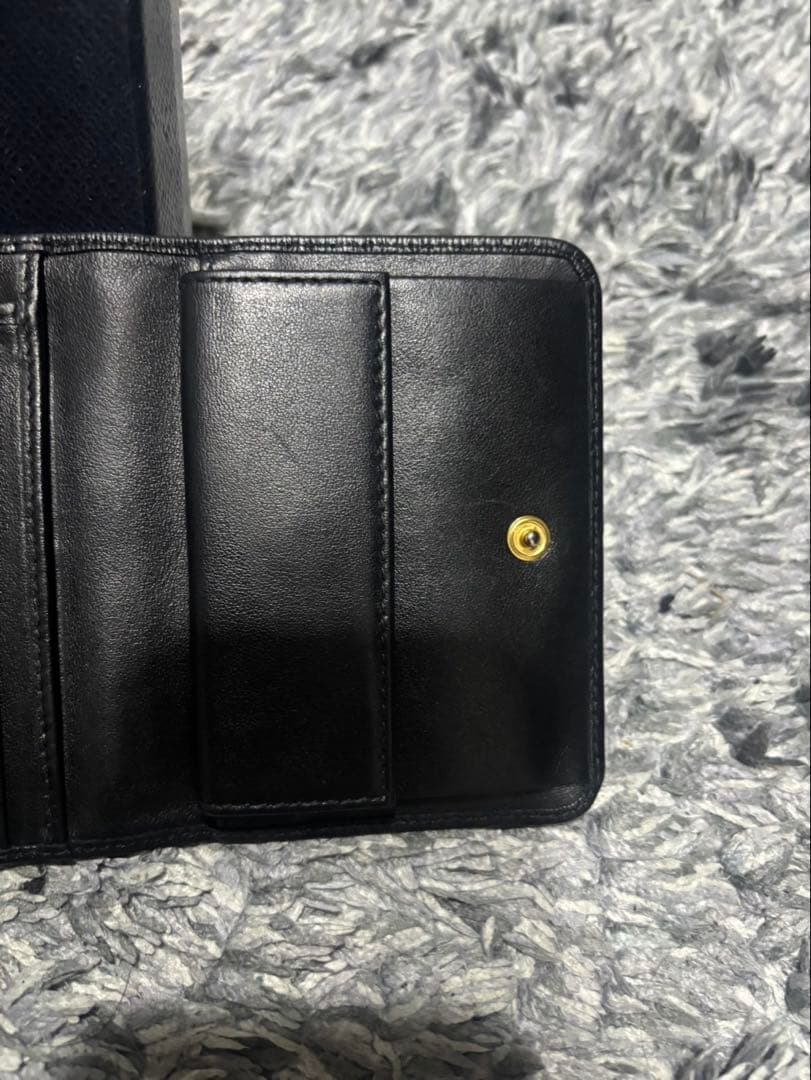 PRADA ブラック 三つ折り財布（ギャランティ付き）