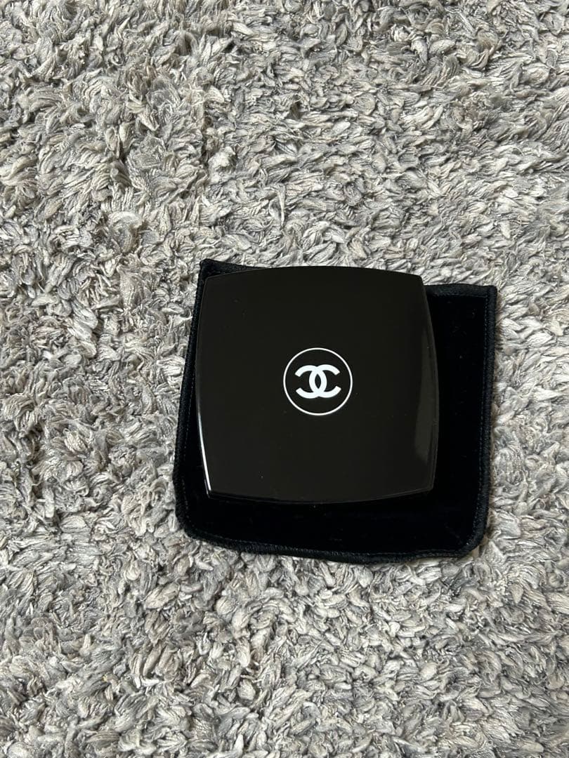 新品未使用　CHANEL ルミエールドゥローシャン フェイスパウダー 限定品